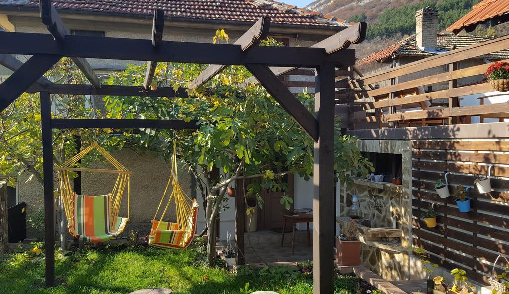 The Wild Fig Hotel Shumen Exterior photo